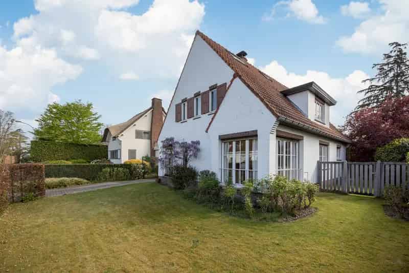 Charmante te renoveren villa op top locatie