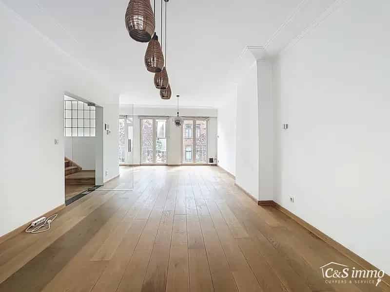 Gerenoveerde woning te huur: Ruime garage, 2 badkamers, 3 slaapkamers
