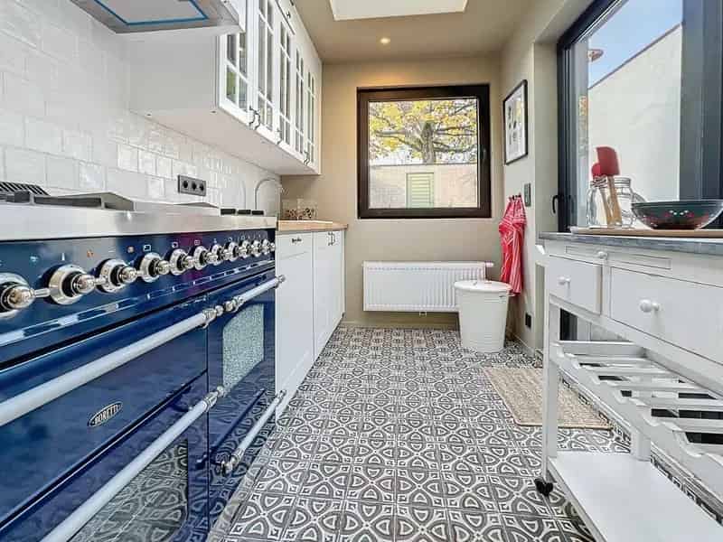 Volledig gerenoveerde woning met 2 grote slaapkamers en mooie tuin