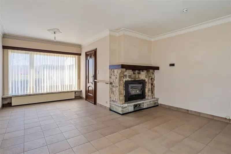 Statige te renoveren woning in deelgemeente Bevere.