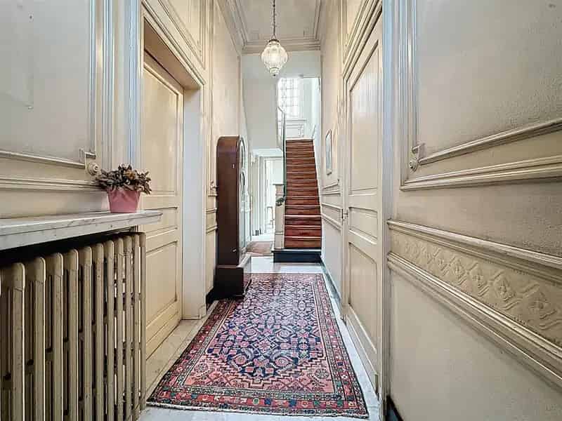 Herenhuis met tuin en aanpalende woning op perceel van ongeveer 700 m²
