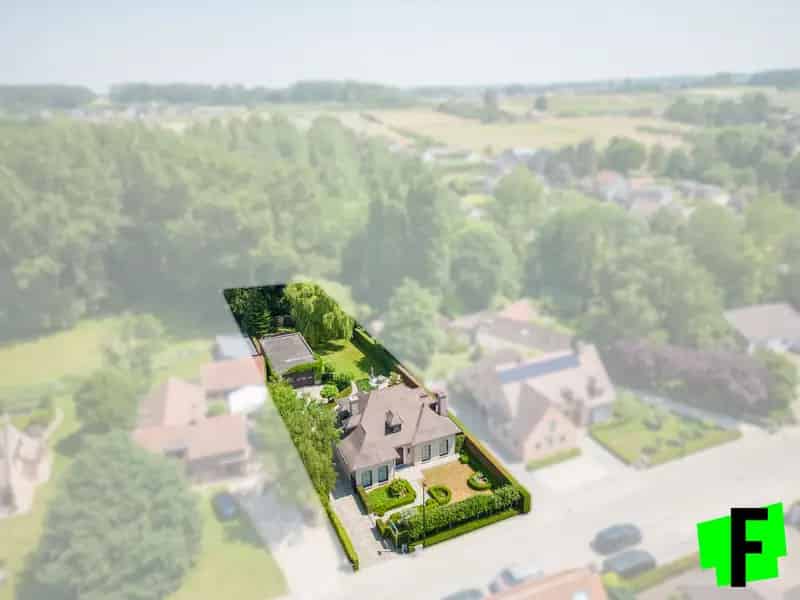Instapklare villa met 4 slaapkamers en loods te koop!