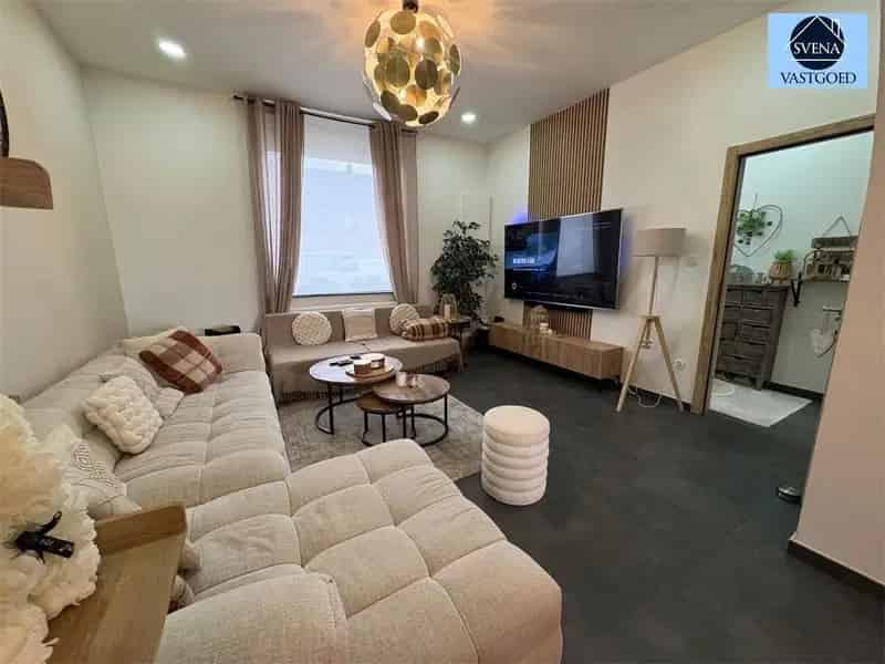 ZEER MOOIE EN EIGENTIJDSE WONING MET 4 SLAAPKAMERS