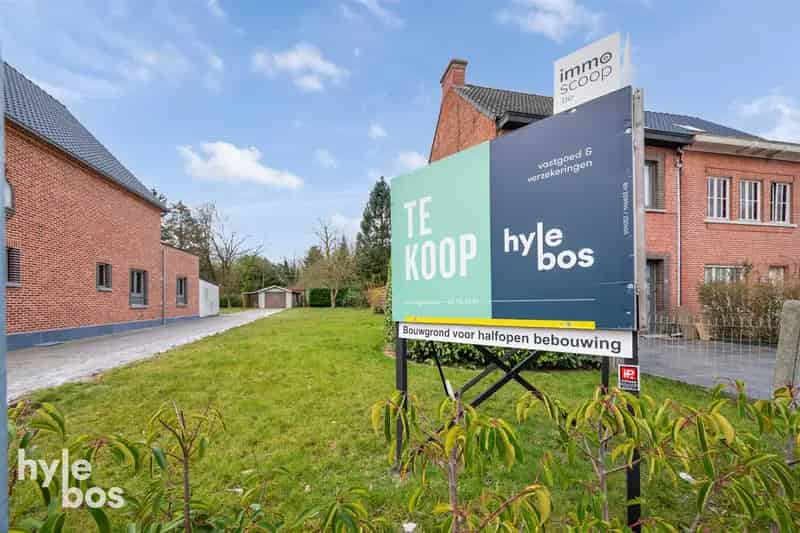 Mooi stuk bouwgrond voor halfopen bebouwing