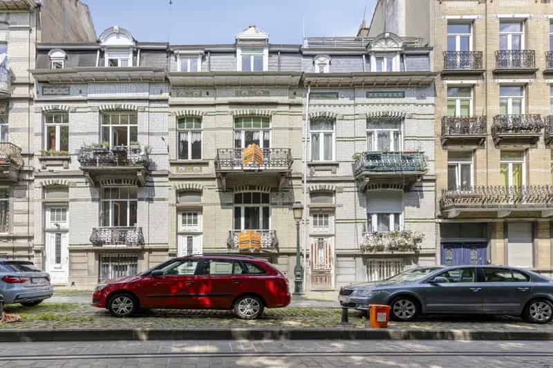 Herenwoning te koop: 3 wooneenheden nabij Brussel