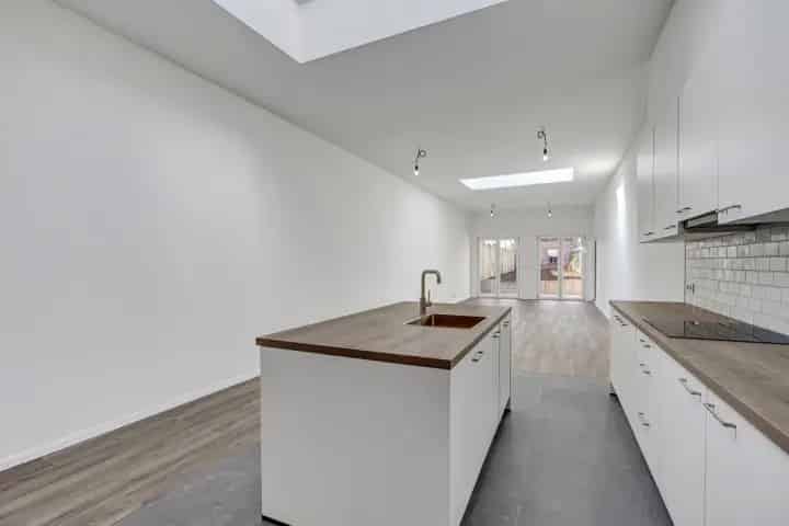 Volledig gerenoveerde burgerwoning met tuin en ruime garage