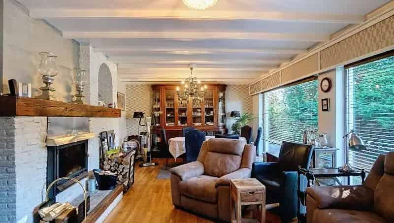 Gelijkvloers landhuis van 181m² op 24 are
