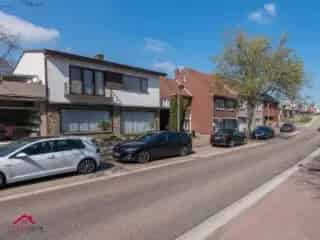 Huis te koop Opoeteren Ruime woning met garage te renoveren