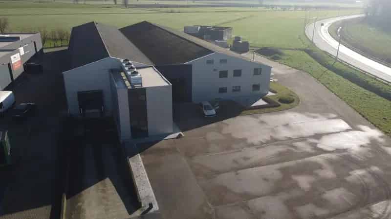 Bedrijfsgebouw op uitstekende locatie