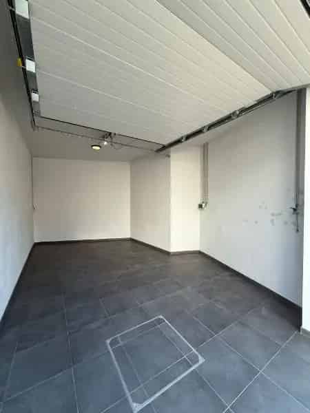 Ruime gerenoveerde garage in hartje Ledeberg