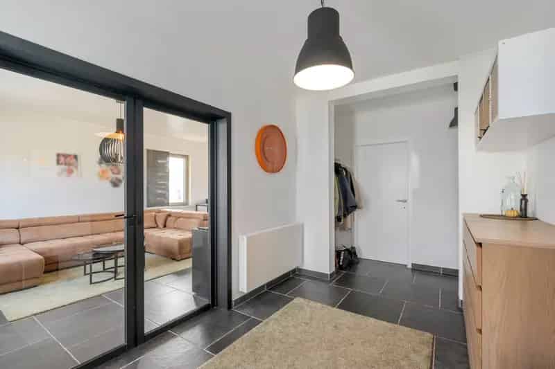 Gerenoveerde vrijstaande bungalow-woning met zuid-west gerichte tuin, op 9a 33ca met zicht op achterliggend groen.