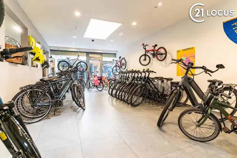 Unieke Commerciële Kans in het Hart van Beveren!