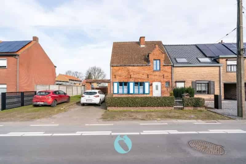 Halfopen gezinswoning op een goede ligging te Assenede.