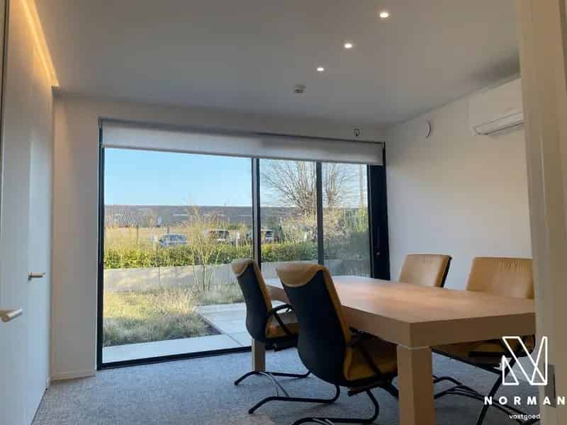 Te huur: Modern en volledig ingericht kantoor – 233 m² in Kuurne