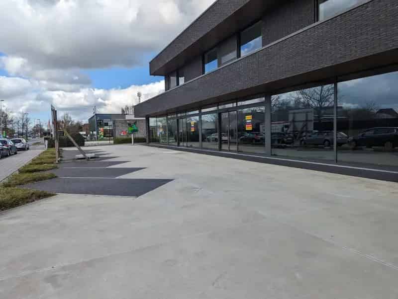 NIEUWBOUW COMMERCIËLE UNIT 458 m2 MET PARKING