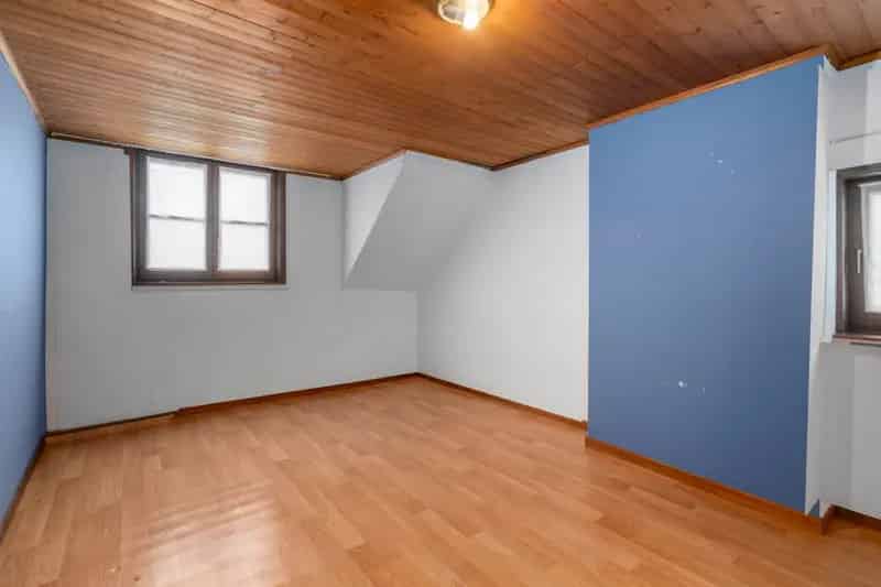 Te renoveren woning met 3 slaapkamers en garage