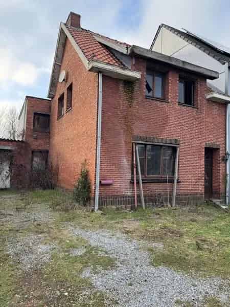 Bouwgrond met af te breken woning - 440 m²