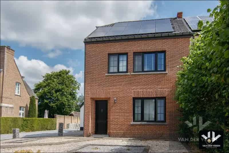 RIANTE GEZINSWONING NABIJ NATUURGEBIEDEN EN CENTRUM ZONHOVEN