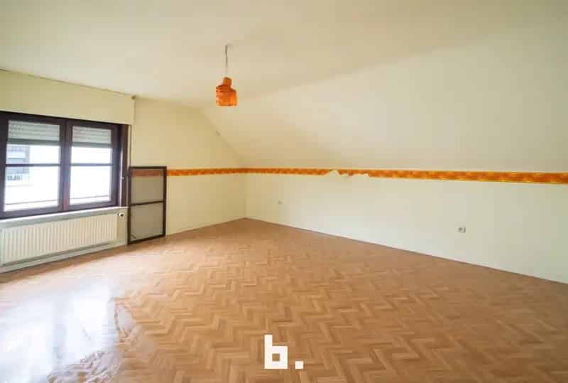 Alleenstaande ruime villa