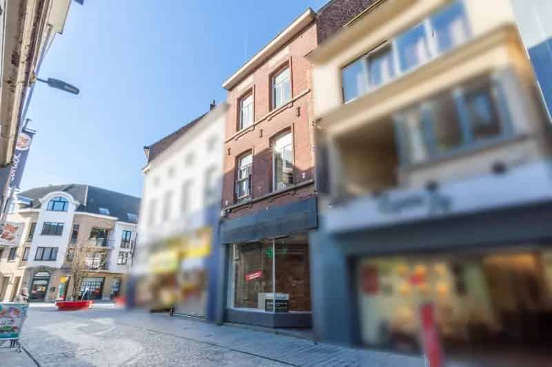 Strategisch TOP gelegen handelswoning met achterhuis!