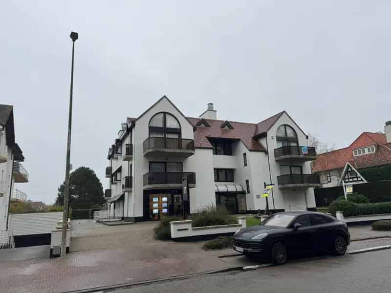 Gesloten garagebox met centrale ligging in Het Zoute