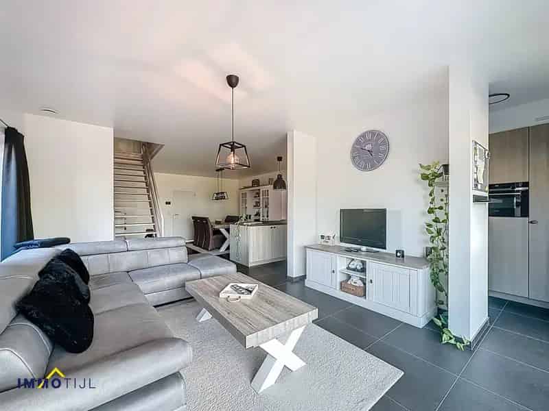 Energieneutrale halfopen woning met 4 slaapkamers & garage!