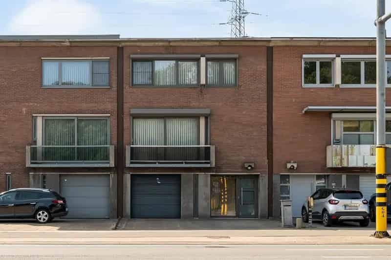 Ruime bel-étage met 4 slaapkamers en west tuin