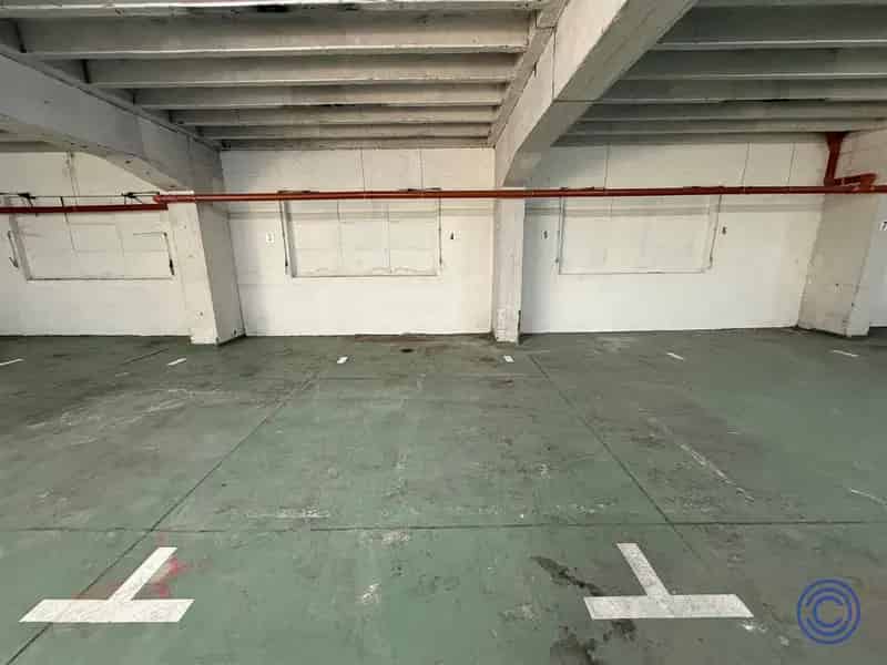 Garage te huur - Ruime afgesloten parkeerplaats