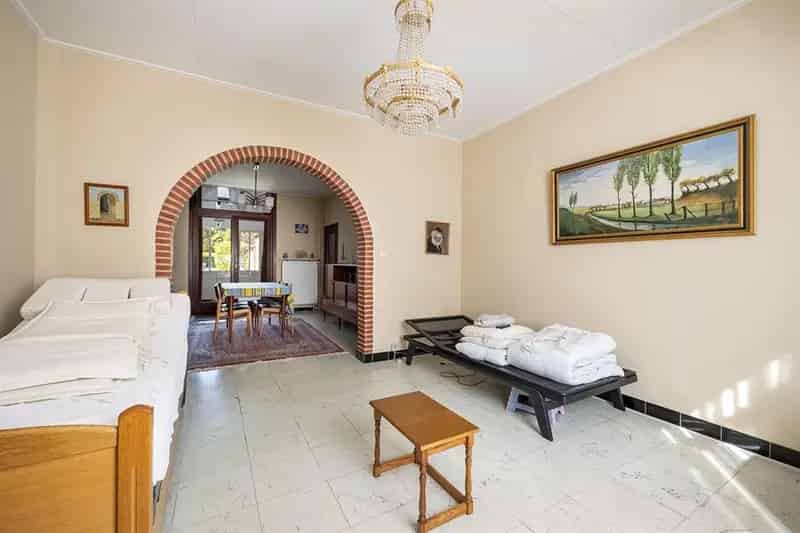 Te Renoveren Gezinswoning In Rustige Straat!