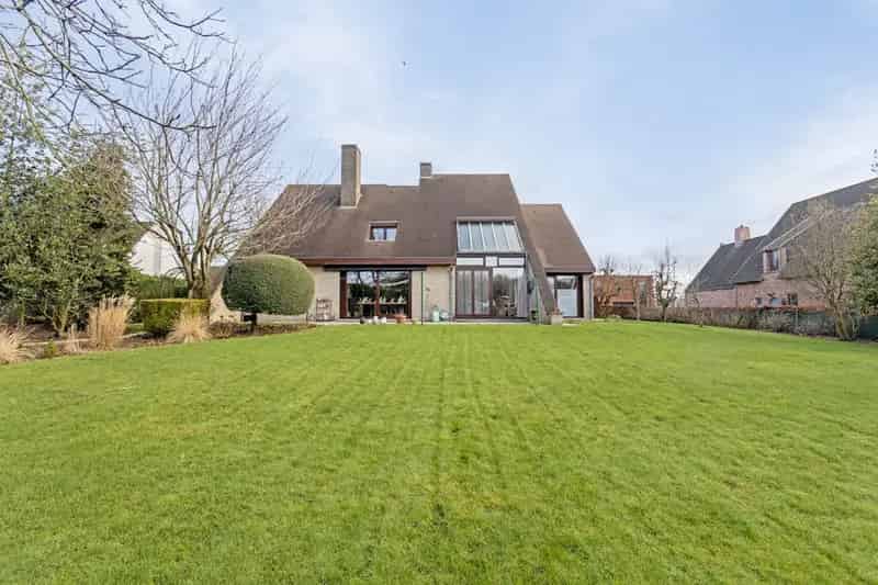Huis te huur Aalter: Villa met praktijkruimte en 5 slaapkamers