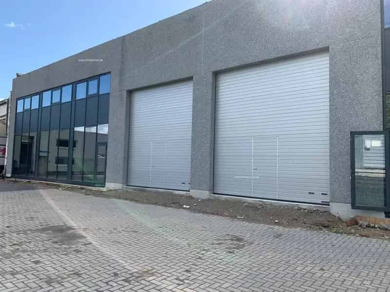 Nieuwbouw bedrijfsgebouw te huur in Vichte