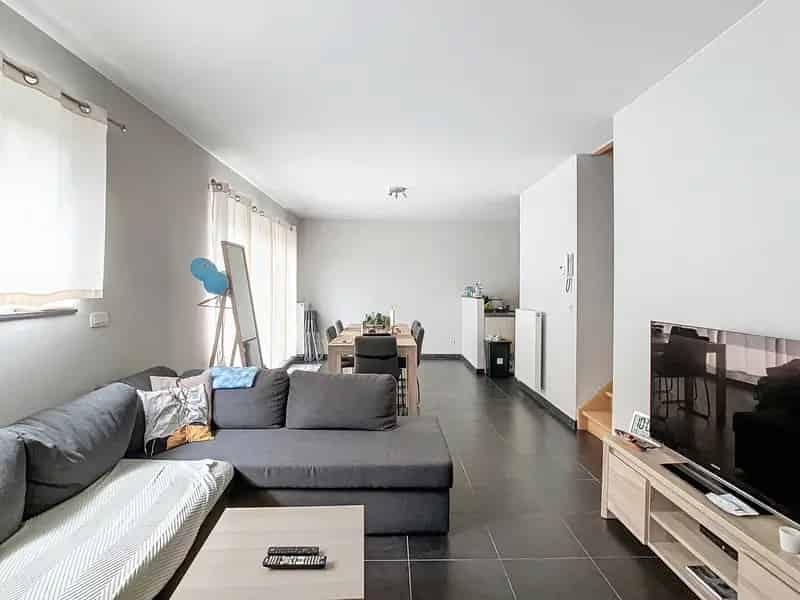 Ruim duplex-appartement met zonnig terras gelegen te Herent