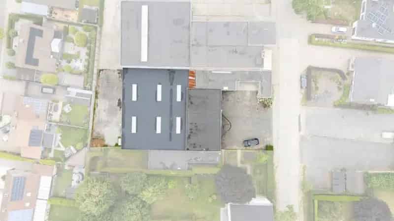 Ruime handelsruimte met loods- of opslagmogelijkheden