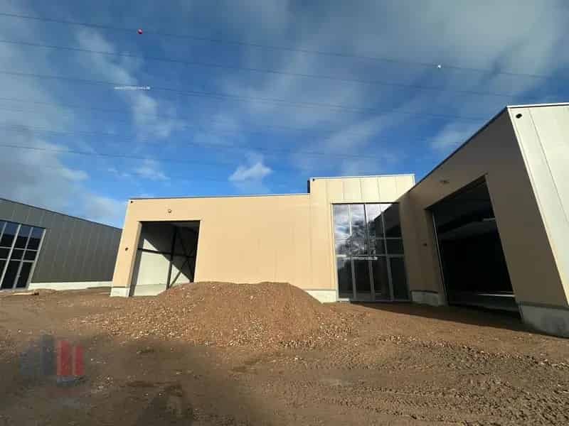 Nieuwbouw bedrijfsgebouw te huur in De Posthoorn Wevelgem