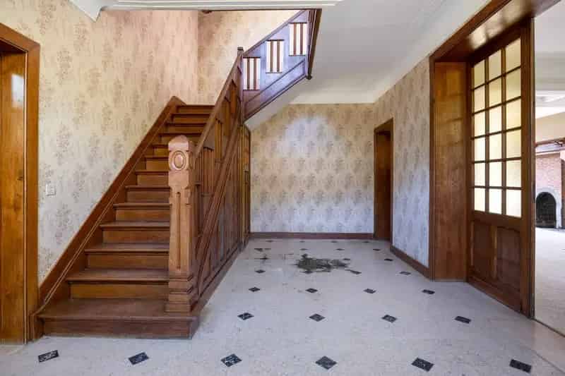 Te renoveren karaktervolle herenwoning op een prachtig perceel van 56 are.