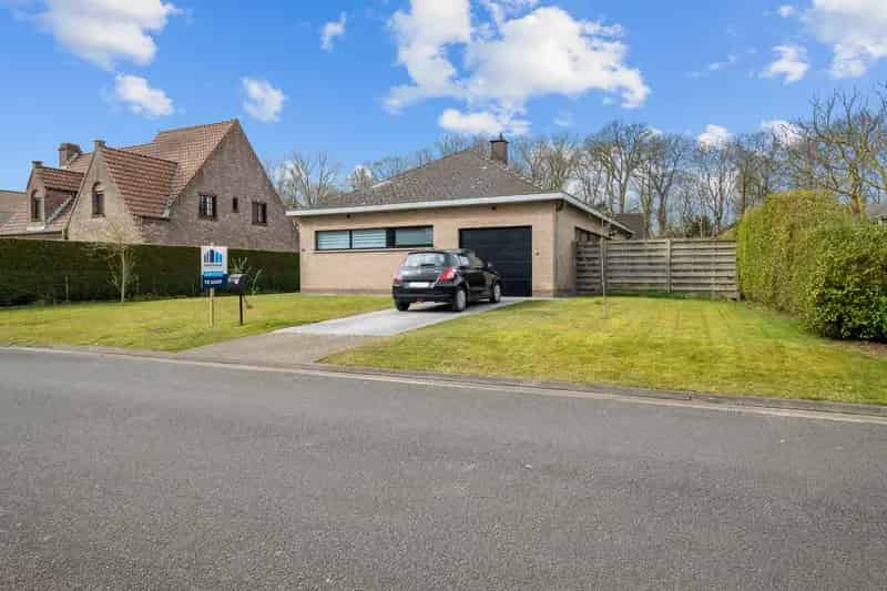 Huis te koop Gistel: 3 slaapkamers, garage, tuin