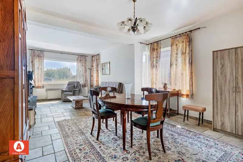 Te renoveren open bebouwing in het midden van de velden