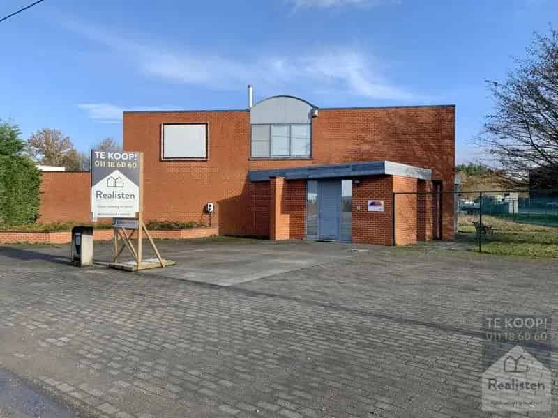 Multifunctioneel #bedrijfsgebouw met #woonst #TeKoop te #Beringen