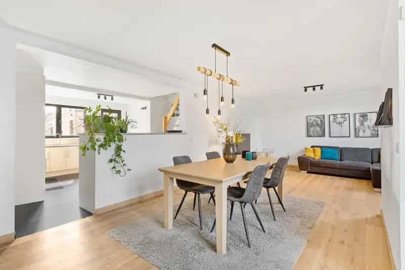 Instapklare woning met garage en zonnige buitenruimte in Emblem!