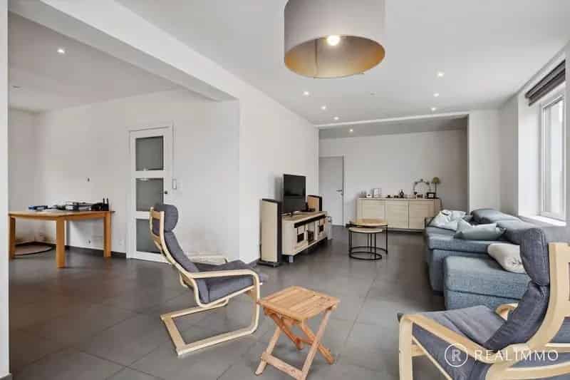Volledig gerenoveerde woning op ruim perceel!