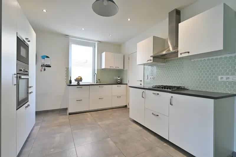 Charmante, gemoderniseerde mergelwoning in hartje Kanne, op steenworp afstand van Maastricht gelegen