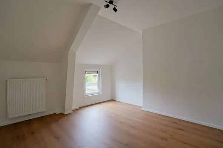 Huis Te Koop Beveren: Gerenoveerde 2 Slaapkamers Ruime Tuin