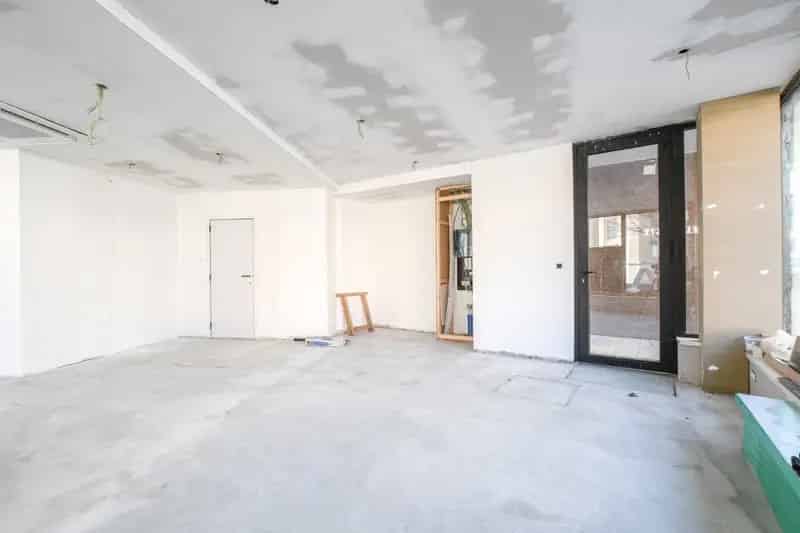 Te huur: volledig vernieuwd handelspand op toplocatie in De Haan