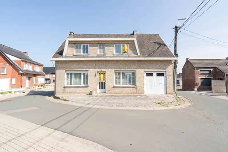 Te renoveren woning met 4 slaapkamers en mooie tuin in het rustige Haaltert