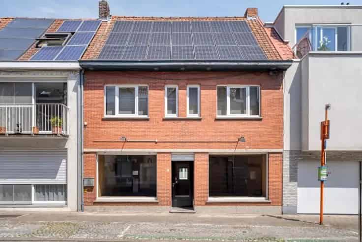 Huis Te Koop Marke Centrum: Ruime Eigendom met Zonnepanelen
