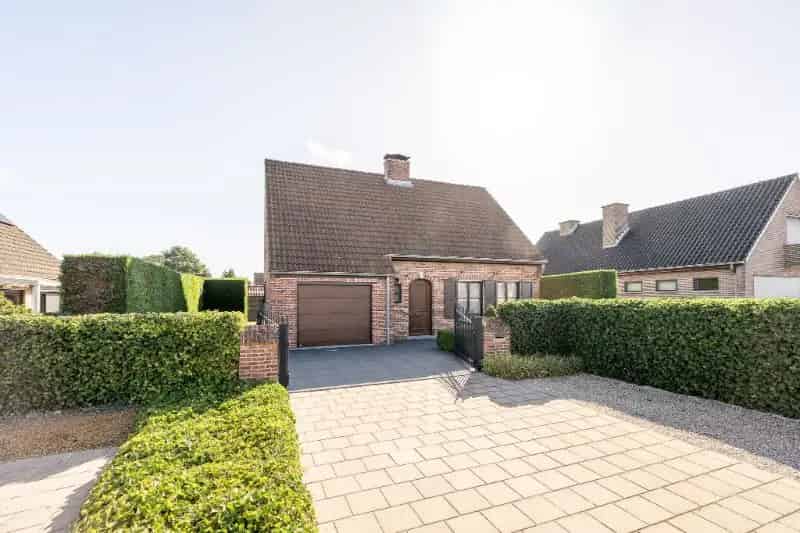 Charmante, instapklare woning met prachtige tuin in rustige doodlopende straat gelegen in een residentiële omgeving