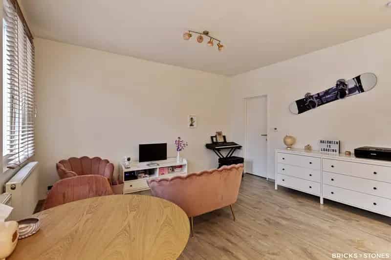 Appartement te Huur Berchem: 1 Slaapkamer, Gerenoveerd
