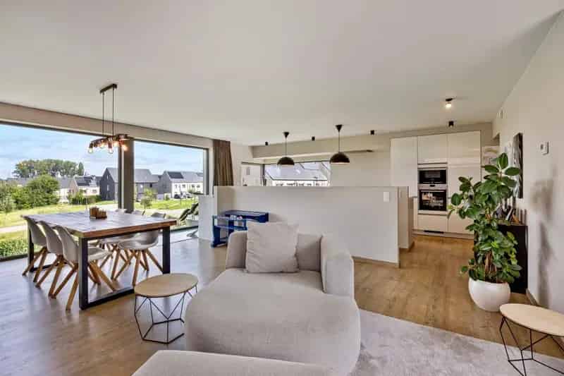 RECENTE VILLA MET 5 SLAAPKAMERS + 2 BADKAMERS !