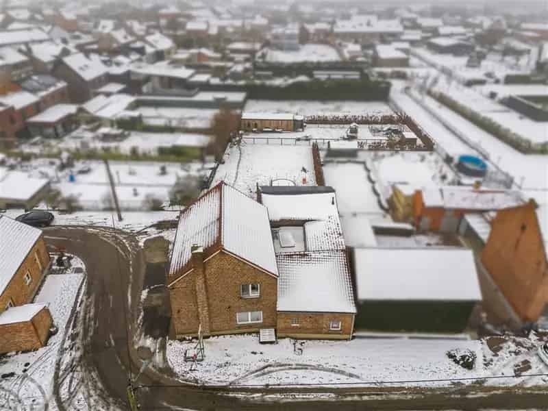 GEZELLIGE GEZINSWONING MET VEEL POTENTIEEL EN EEN RUIME GARAGE IN BORGLOON