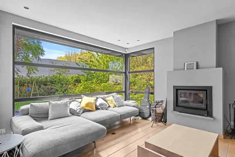 Zeer ruime, ideaal gelegen woning met praktijkruimte.